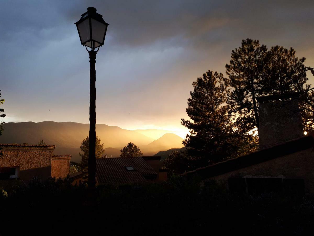 Vvf Drome Provence Hotel Montbrun-les-Bains Eksteriør billede